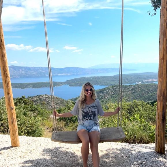 Meet your Posher, Amy - Picture 1 of 1